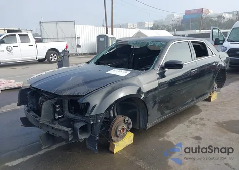 2018 Chrysler 300 Touring L z USA, uszkodzony, nr VIN 2C3CCAAG8JH203807